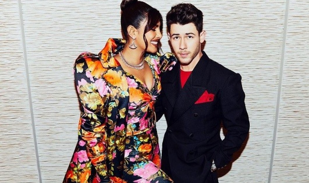 Gentleman ο Nick Jonas - φτιάχνει το floral outfit της γυναίκας του Priyanka Chopra στο κόκκινο χαλί (φωτό & βίντεο) - Κυρίως Φωτογραφία - Gallery - Video