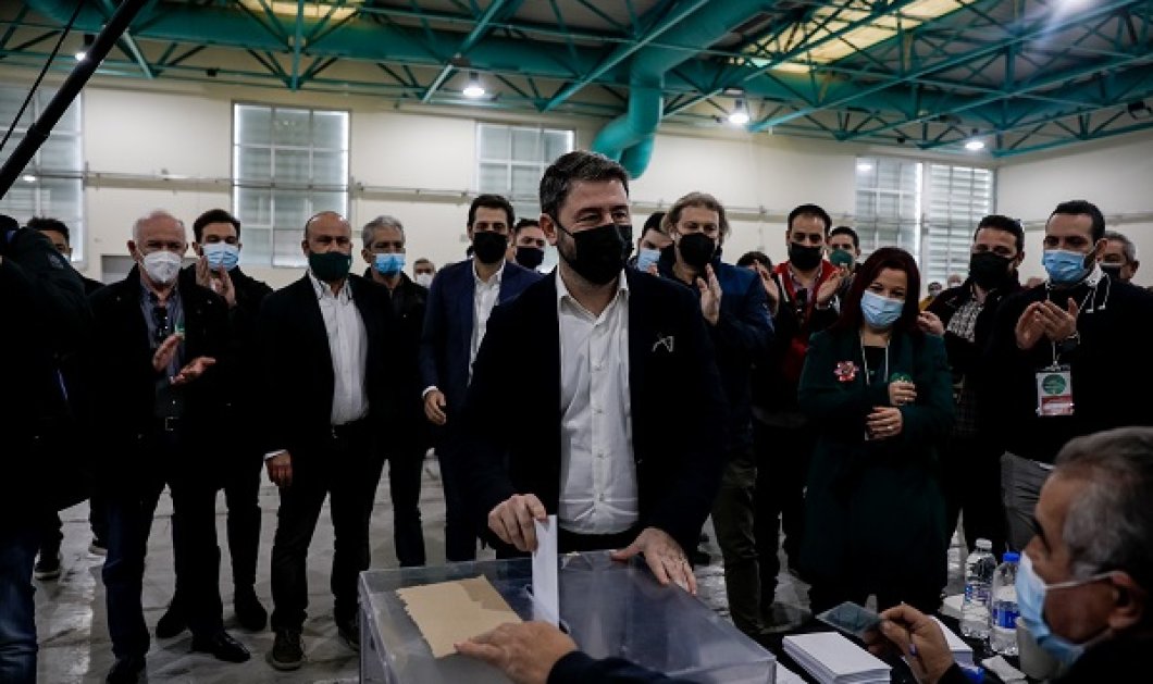 Εκλογές ΚΙΝΑΛ: Πάνω από 100.000 πολίτες στις κάλπες - που ψήφισαν Ανδρουλάκης & Παπανδρέου (φωτό & βίντεο) - Κυρίως Φωτογραφία - Gallery - Video