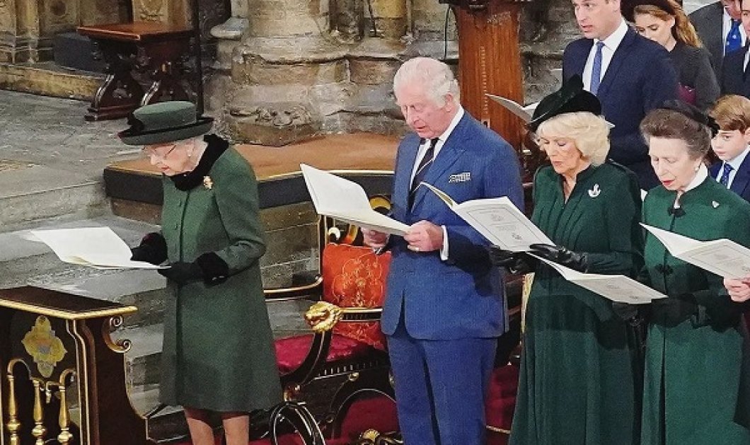 Οι Βρετανοί royals τίμησαν τη μνήμη του πρίγκιπα Φίλιππου - Η πρώτη δημόσια εμφάνιση της βασίλισσας εδώ και μήνες (φωτό & βίντεο) - Κυρίως Φωτογραφία - Gallery - Video