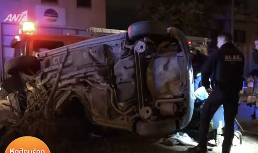 Τροχαίο που κόβει την ανάσα στο Χαλάνδρι - Νεκρός 18χρονος τα ξημερώματα - Άμορφη μάζα το αυτοκίνητο (φωτο) - Κυρίως Φωτογραφία - Gallery - Video