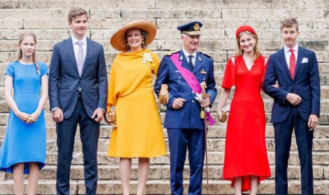 Υπέρκομψη η βασίλισσα του Βελγίου Ματθίλδη: Στα κροκί & στα κόκκινα για την εθνική επέτειο - Στα κόκκινα & η πριγκίπισσα Ελισάβετ  - Κυρίως Φωτογραφία - Gallery - Video