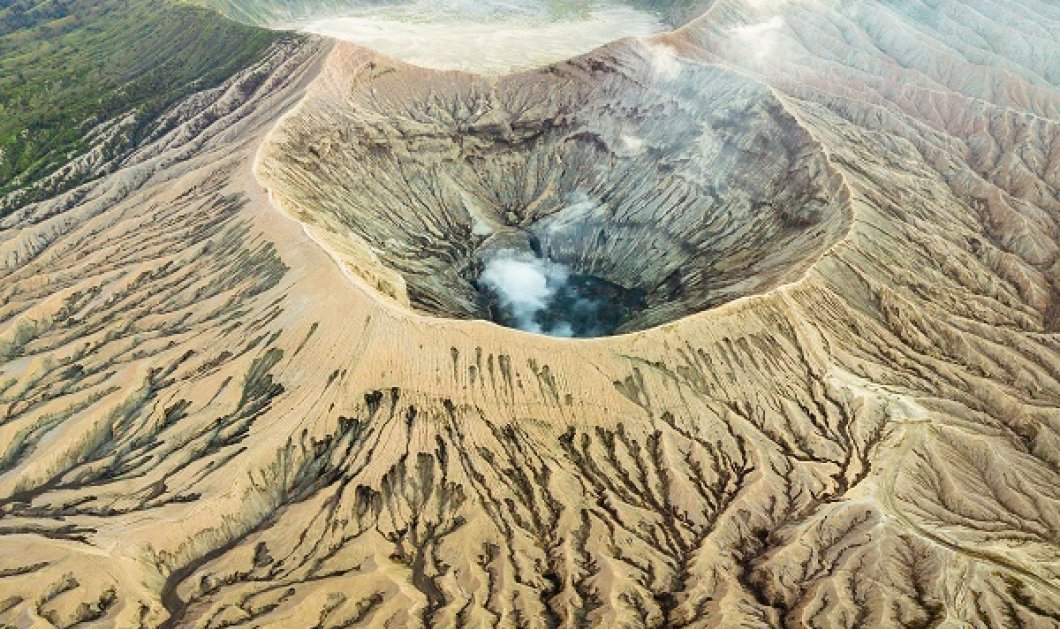 Πόσο μακριά θα φτάνατε για μια selfie; Τουρίστας έπεσε μέσα στον κρατήρα του Βεζούβιου - τώρα έχει μπλεξίματα… - Κυρίως Φωτογραφία - Gallery - Video