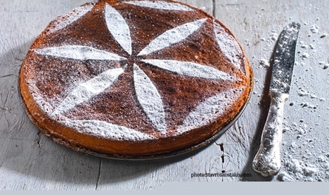 Αργυρώ Μπαρμπαρίγου: Το τέλειο κυριακάτικο γλυκό - Αφράτη αμυγδαλόπιτα κέικ - Κυρίως Φωτογραφία - Gallery - Video
