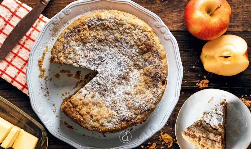 Η Αργυρώ Μπαρμπαρίγου σε μια φανταστική συνταγή: Μηλόπιτα τριφτή (apple crumble) - Κυρίως Φωτογραφία - Gallery - Video