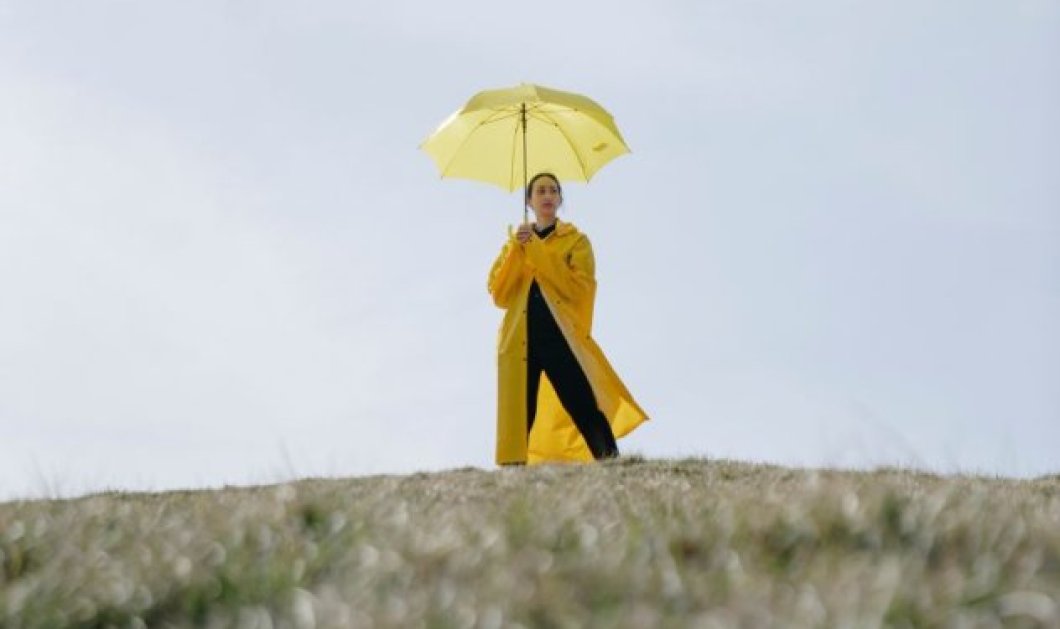 17 raincoats για κομψές ανοιξιάτικες εμφανίσεις τις βροχερές ημέρες - Σε απίστευτα χρώματα & σχέδια (φωτό) - Κυρίως Φωτογραφία - Gallery - Video