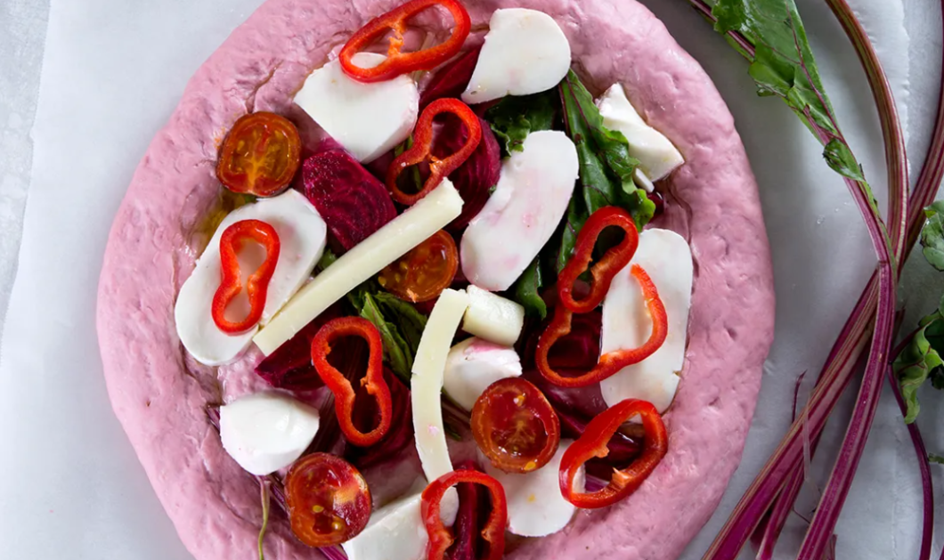 Ντίνα Νικολάου: Πίτσα με κόκκινα λαχανικά - Εντυπωσιακή και πεντανόστιμη - Κυρίως Φωτογραφία - Gallery - Video