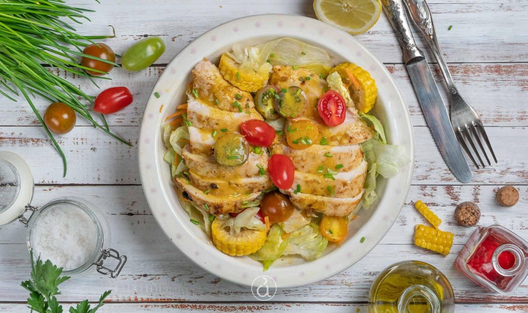 Αργυρώ Μπαρμπαρίγου: Σαλάτα μεσογειακή με ζουμερό ψητό κοτόπουλο στο πι και φι - Κυρίως Φωτογραφία - Gallery - Video