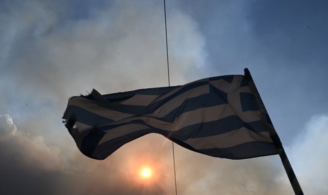 Πυρκαγιές: Νύχτα αγωνίας σε Λουτράκι, Μάνδρα και Ρόδο -Μάχη να σωθούν οικισμοί (βίντεο)  - Κυρίως Φωτογραφία - Gallery - Video