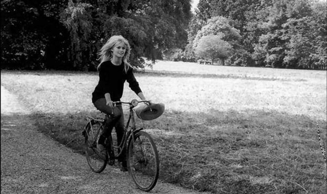 Vintage Bicycle: Όταν οι stars του Χόλιγουντ έκαναν ποδήλατο με στυλ... - Κυρίως Φωτογραφία - Gallery - Video