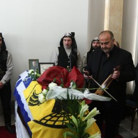 Κηδεία Μιχάλη Χαραλαμπίδη: Με ποντιακά τραγούδια αποχαιρέτισαν το ιστορικό στέλεχος του ΠΑΣΟΚ - Πρότασή του η αναγνώριση της Γενοκτονίας (φωτό)