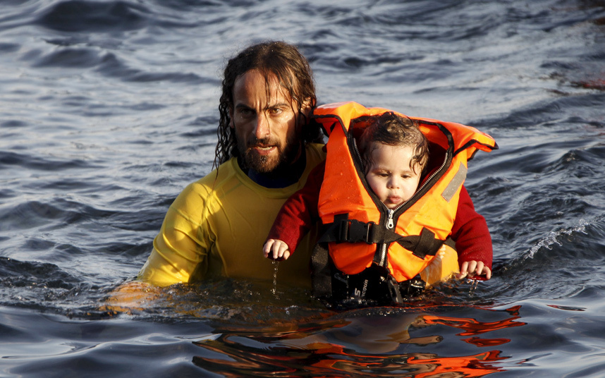 Βίντεο διάσωσης προσφύγων στο ναυάγιο της Μυτιλήνης από το Λιμενικό‏ - Η  υπεράνθρωπη προσπάθεια που συγκλονίζει | eirinika.gr